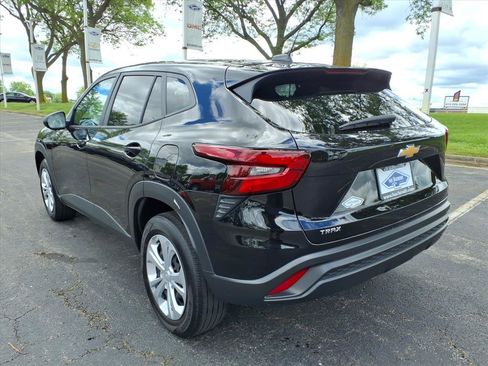 Used 2025 Chevrolet Trax LS FWD image 5