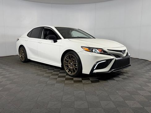 Used 2024 Toyota Camry SE w/ Convenience Package FWD image 4