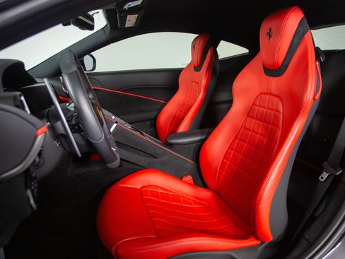 Certified 2022 Ferrari Roma image 32