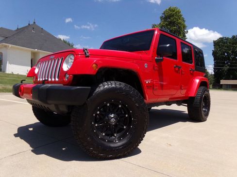 Used 2016 Jeep Wrangler Unlimited Sahara w/ Connectivity Group image 15