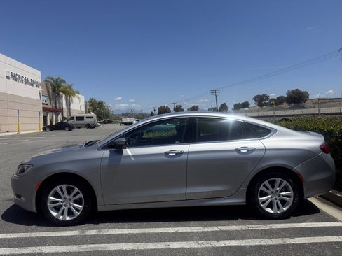 Used 2015 Chrysler 200 Limited FWD image 7