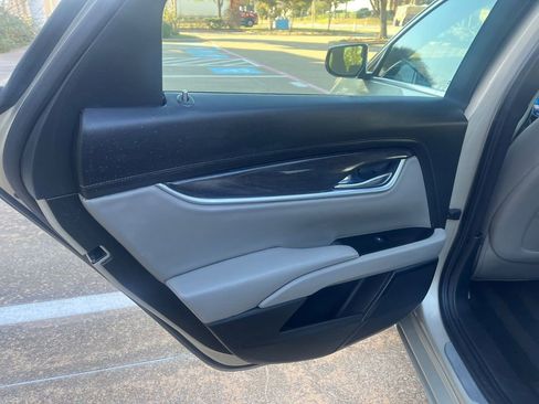 Used 2013 Cadillac XTS Luxury image 16