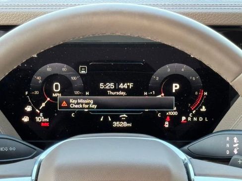 Used 2025 GMC Yukon XL Denali w/ Sun & Power Step Package image 3