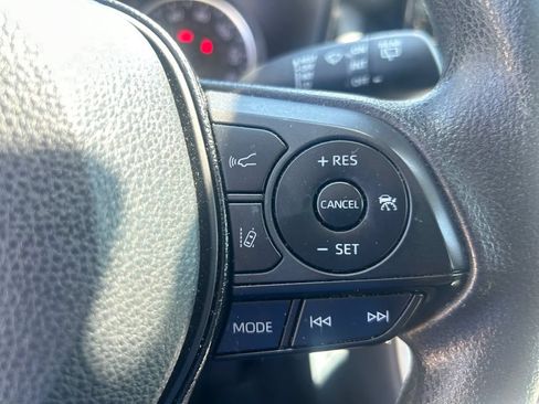 Used 2019 Toyota RAV4 LE FWD image 26