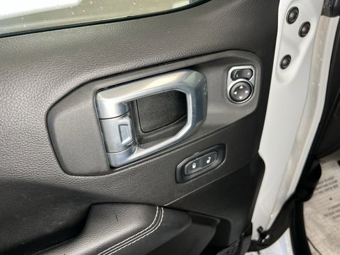 Used 2022 Jeep Wrangler Unlimited Sahara w/ Cold Weather Group image 14