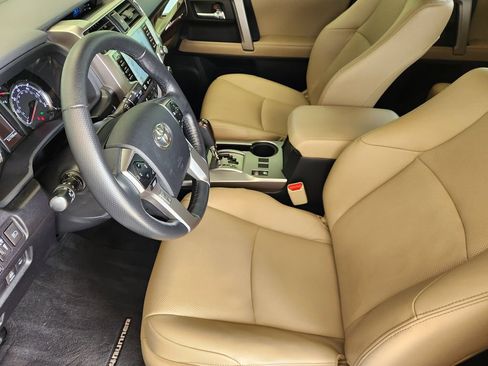 Used 2024 Toyota 4Runner Limited AWD/4WD image 13