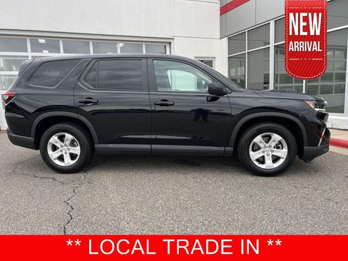 Used 2023 Honda Pilot LX image 1