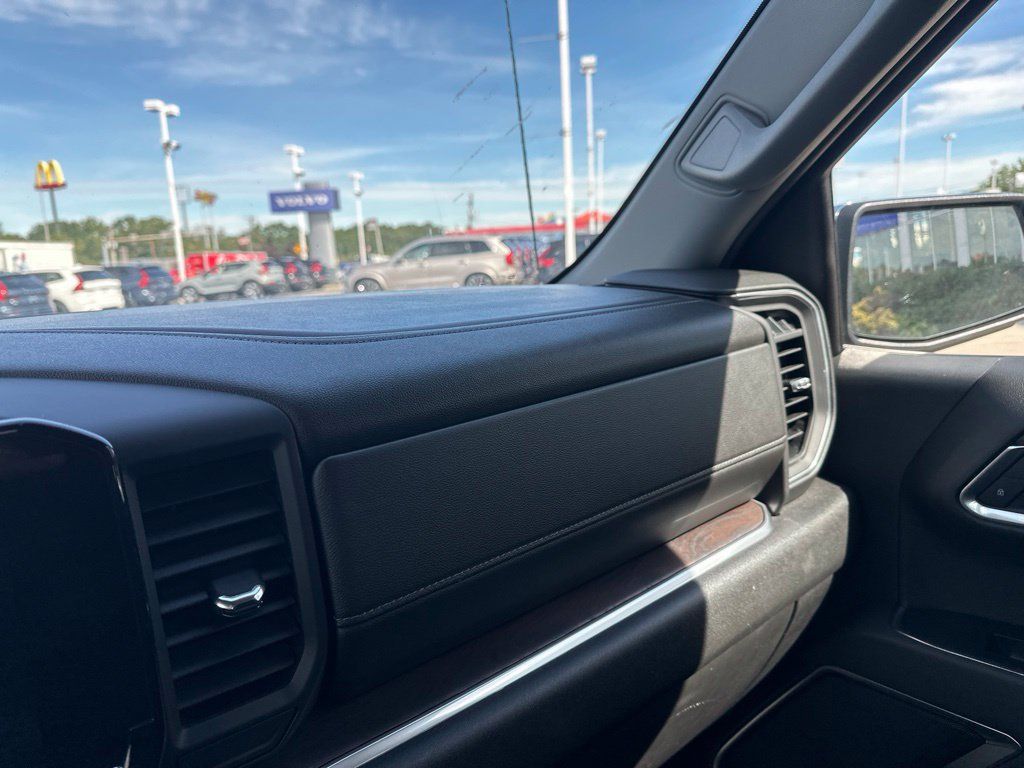 Used 2026 GMC Sierra 1500 SLT AWD/4WD image 26