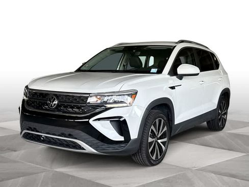 Certified 2023 Volkswagen Taos SE FWD image 4