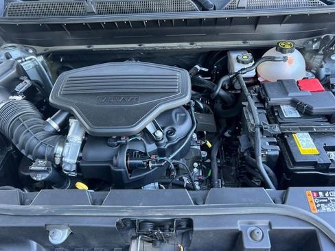 Used 2023 GMC Acadia SLT image 25