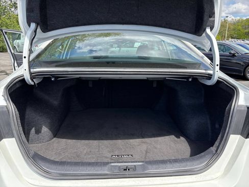 Used 2025 Nissan Altima 2.5 SV FWD image 27