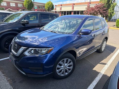 Used 2020 Nissan Rogue S FWD image 1