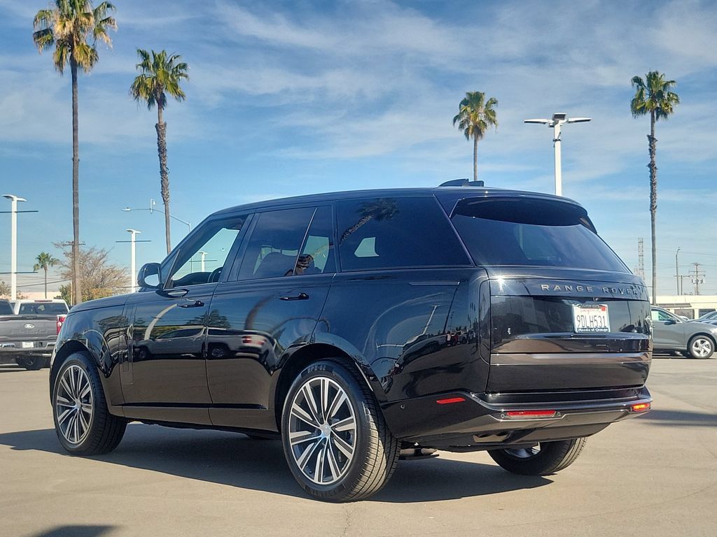 Used 2023 Land Rover Range Rover SE AWD/4WD image 2