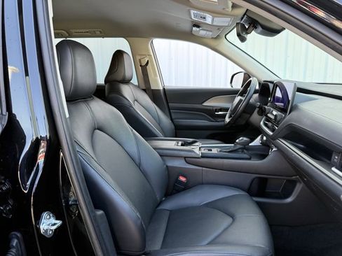 Used 2025 Toyota Grand Highlander XLE image 28