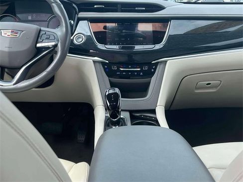 Used 2023 Cadillac XT6 Premium Luxury image 15