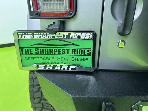 Used 2015 Jeep Wrangler Unlimited Sahara AWD/4WD image 12