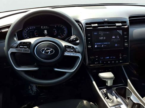 Certified 2024 Hyundai Tucson SEL FWD image 9
