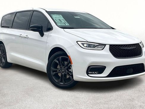 New 2026 Chrysler Pacifica Select image 1