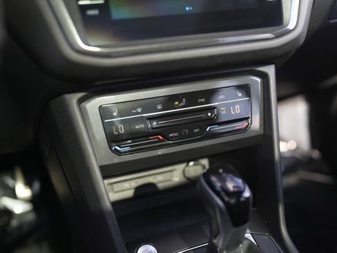 Certified 2022 Volkswagen Tiguan SE R-Line image 15