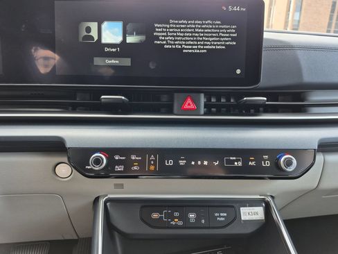 New 2026 Kia Carnival EX FWD image 8