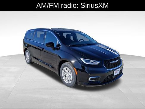 New 2026 Chrysler Pacifica Select image 8