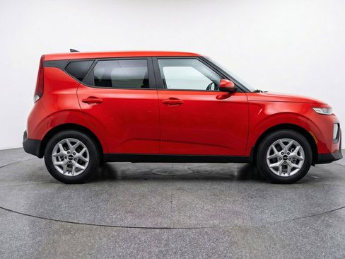 Used 2025 Kia Soul LX w/ LX Technology Package image 11