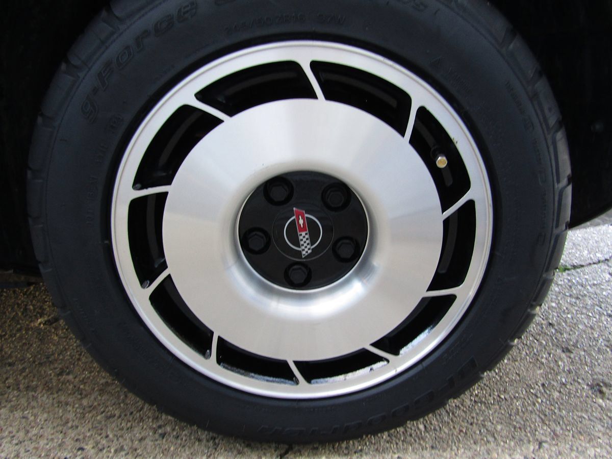 Used 1985 Chevrolet Corvette Coupe RWD image 34