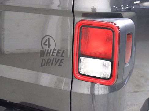 Used 2023 Jeep Gladiator Willys image 34