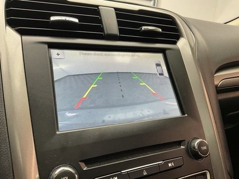 Used 2018 Ford Fusion SE w/ Fusion SE Technology Package image 5