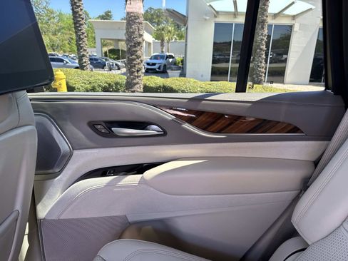 Certified 2024 Cadillac Escalade Sport Platinum image 17