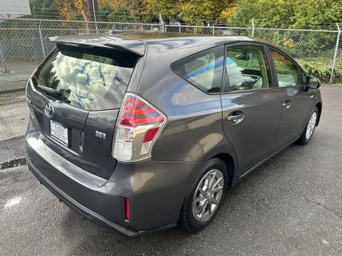 Used 2016 Toyota Prius V Four image 5