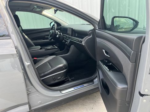Used 2025 Hyundai Tucson Limited FWD image 16