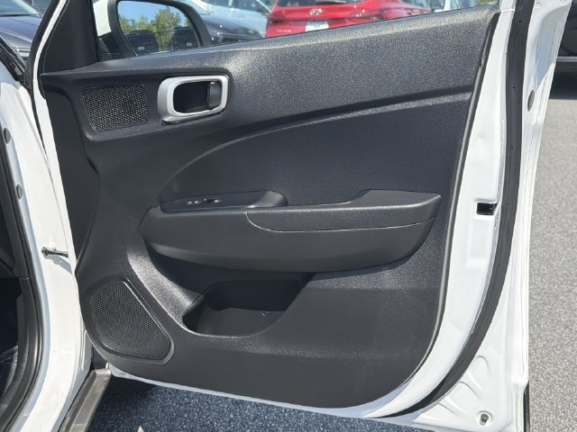 Certified 2025 Hyundai Venue SEL FWD image 17