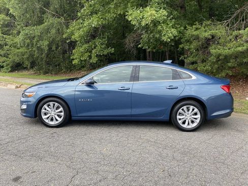 Used 2025 Chevrolet Malibu LT FWD image 2