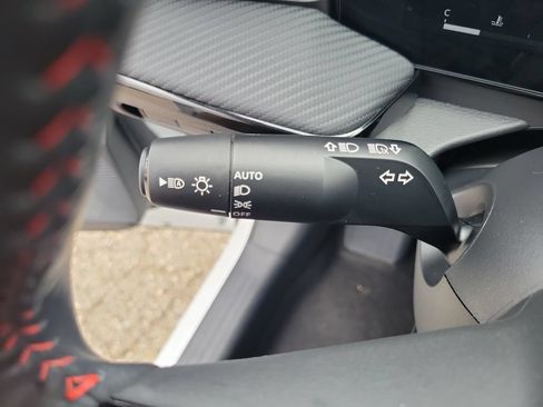 Used 2025 Nissan Kicks SR AWD/4WD image 16