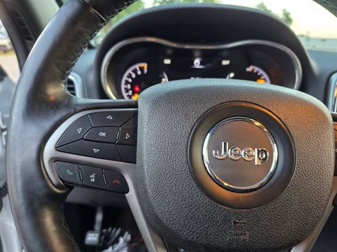 Certified 2018 Jeep Grand Cherokee Laredo AWD/4WD image 17