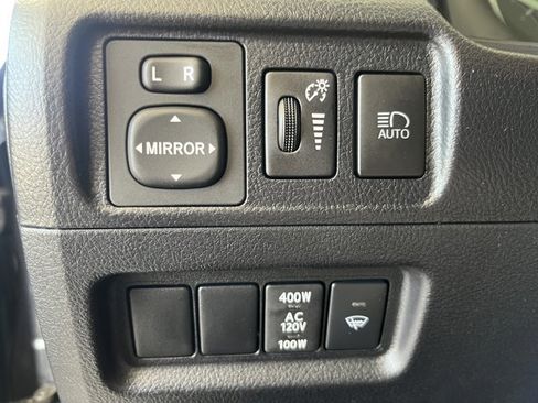 Used 2022 Toyota 4Runner SR5 AWD/4WD image 18