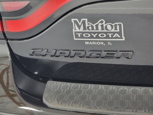 Used 2019 Dodge Charger SXT image 11