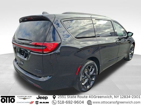 New 2026 Chrysler Pacifica Limited w/ S Appearance Package image 8