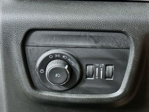 Used 2023 Jeep Grand Cherokee Limited AWD/4WD image 17