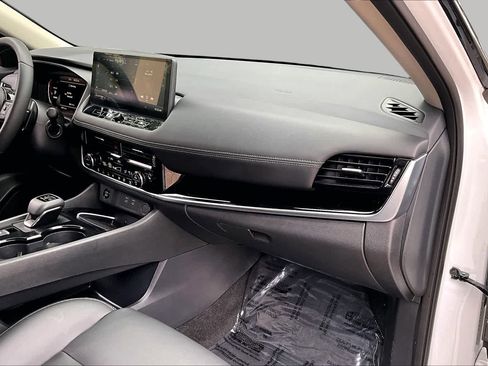 Used 2024 Nissan Rogue SL w/ SL Premium Package FWD image 19