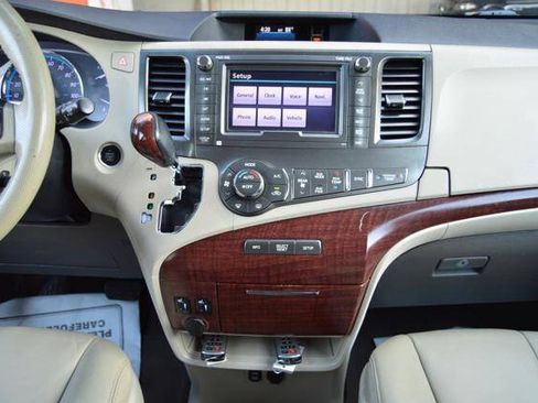 Used 2011 Toyota Sienna XLE w/ XLE Navigation Pkg FWD image 23