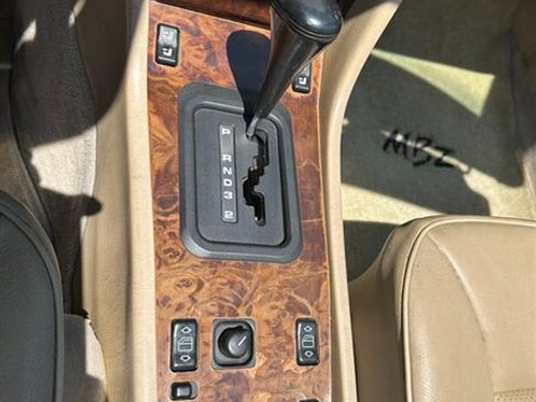 Used 1995 Mercedes-Benz E 320 Convertible image 33