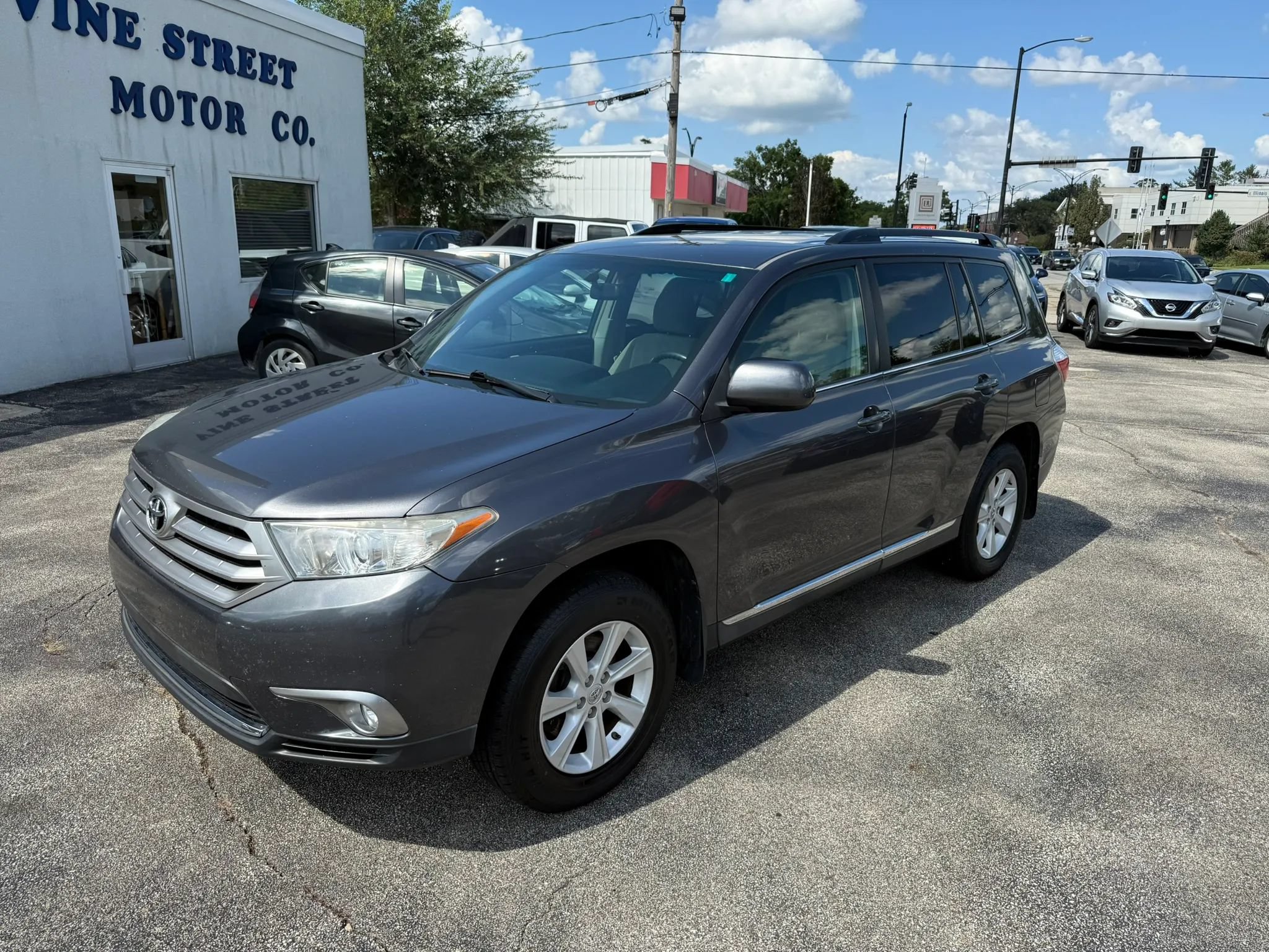 Used 2012 Toyota Highlander 4WD w/ Tech Pkg image 3