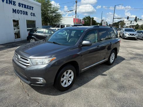 Used 2012 Toyota Highlander 4WD w/ Tech Pkg image 3
