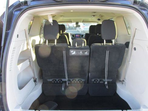 Used 2017 Chrysler Pacifica Touring w/ Tire & Wheel Group FWD image 6