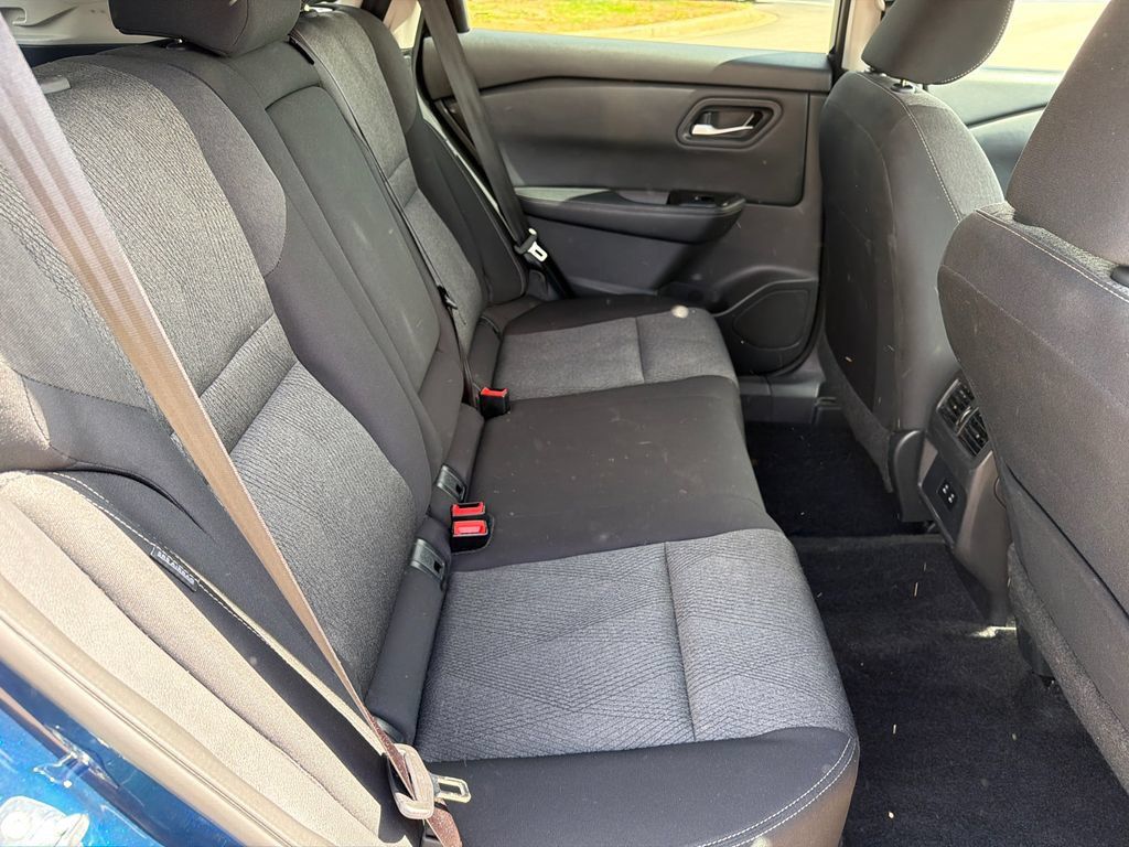 Used 2025 Nissan Rogue SV FWD image 15