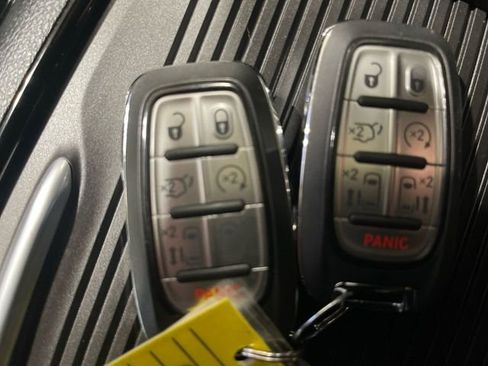 Used 2025 Chrysler Pacifica Limited w/ Uconnect Theater Family Group AWD/4WD image 21
