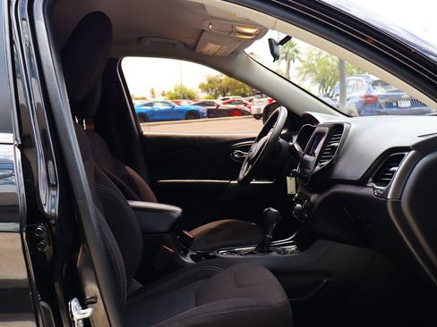 Used 2019 Jeep Cherokee Latitude w/ Popular Appearance Group FWD image 30