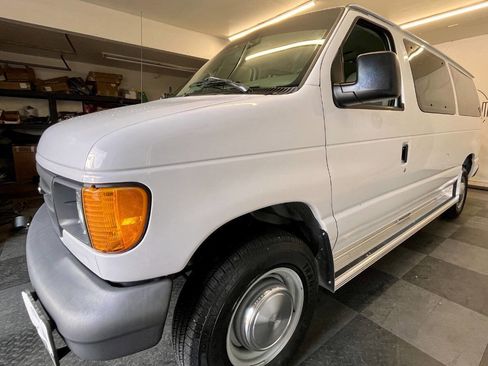 Used 2006 Ford E-350 and Econoline 350 XLT image 7